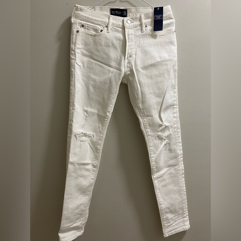 NWT White Distressed Abercrombie & Fitch Jeans